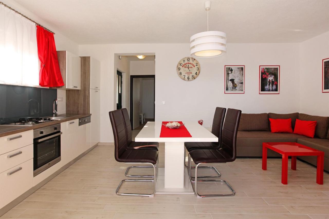Iris Apartments Bol (Adults Only) Экстерьер фото
