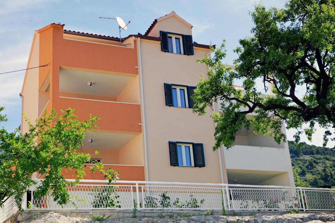Iris Apartments Bol (Adults Only) Экстерьер фото